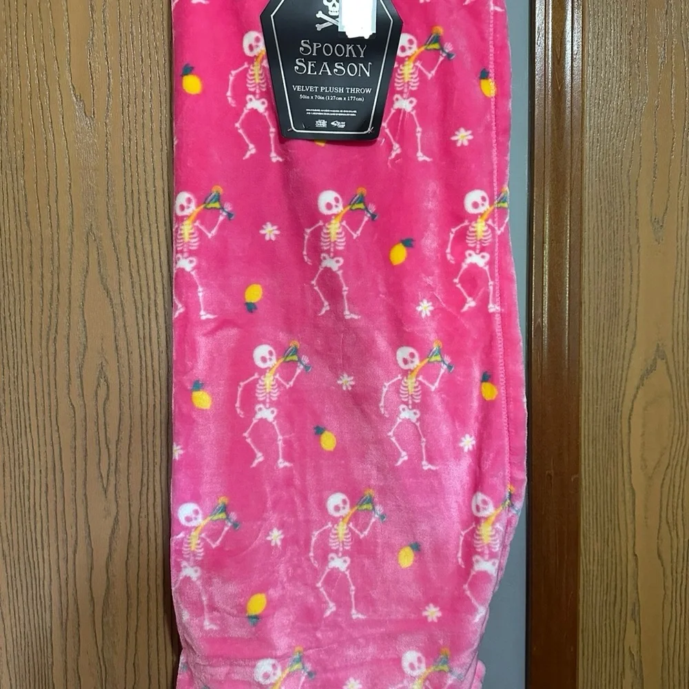 Summerween Skeleton Plush Throw Blanket